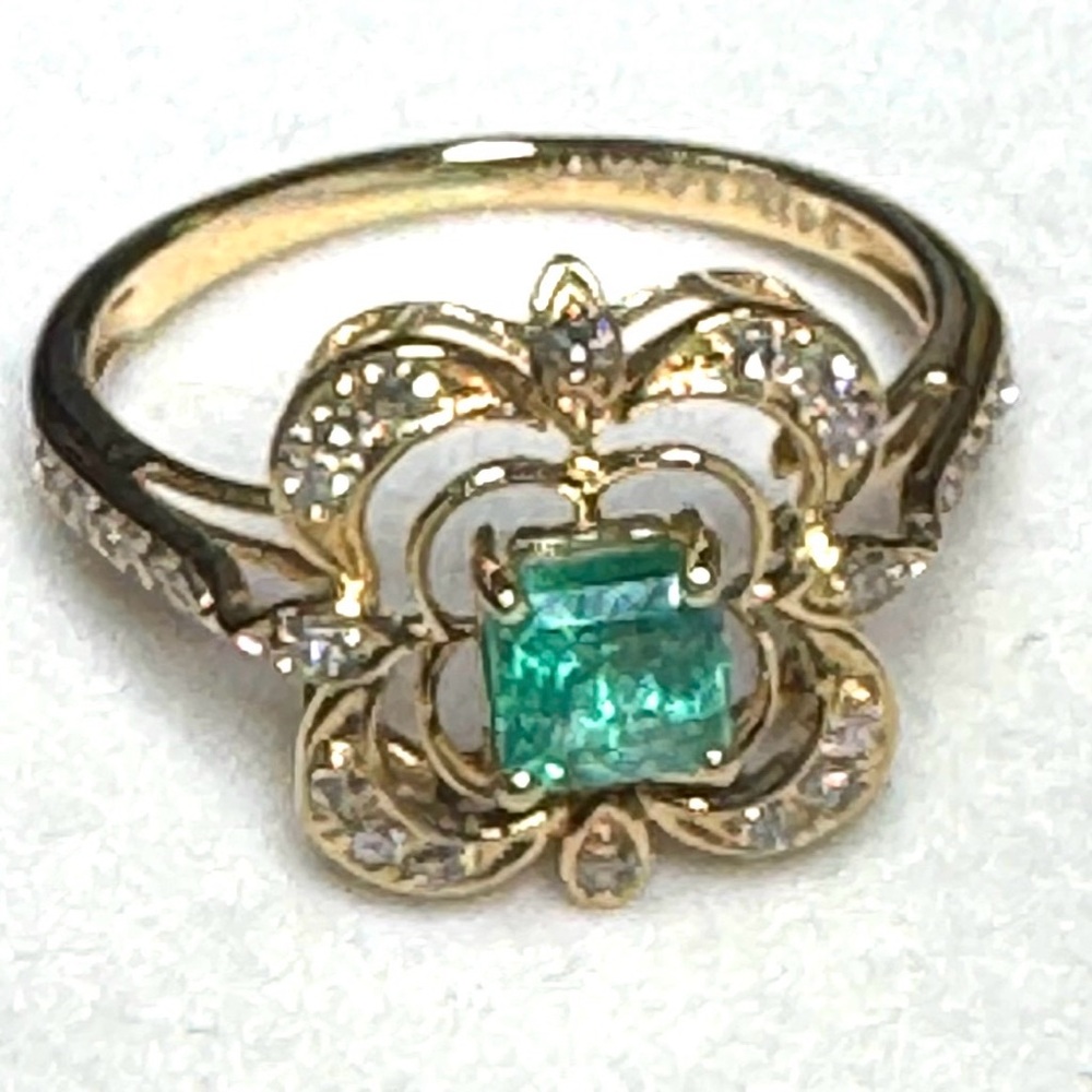 Gorgeous 0.73 Carat Columbian Emerald & H-SI Diamond 14K Yellow Gold Ring Size 7